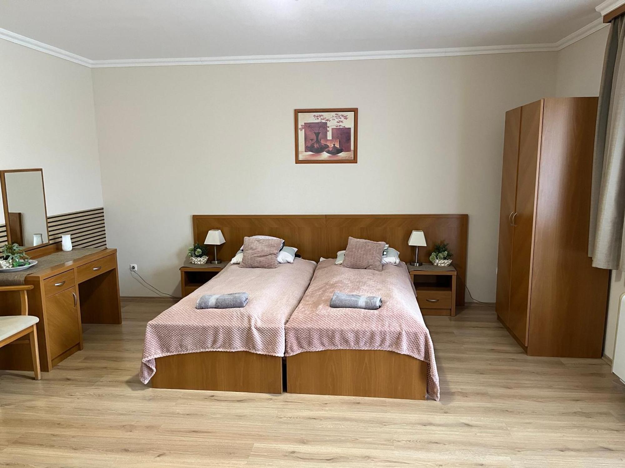 Brookforest Apartman Hajdúszoboszló Dış mekan fotoğraf